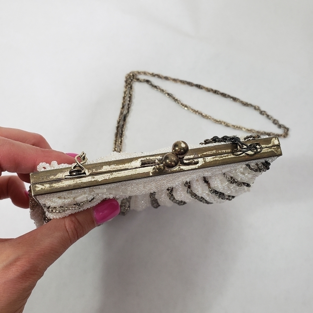 Vintage Walborg beaded clamshell evening bag white silver chain strap - Picture 4 of 7